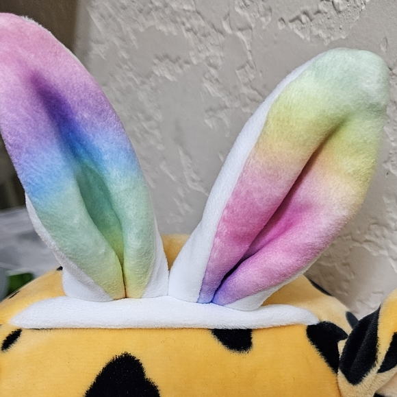 🎄🍍Squishmellow Lexie with Easter ears - Picture 3 of 4